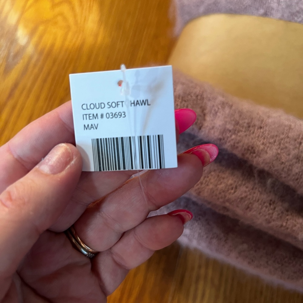 ***SOLD** Cloud Soft Shawl pink - Picture 3 of 3